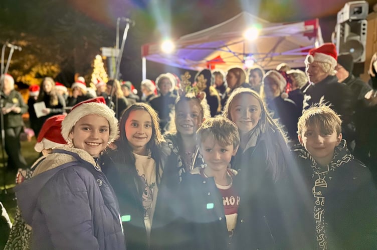 More than 550 residents filled the gardens of Haslemere Museum for the town’s annual Christmas carols evening.