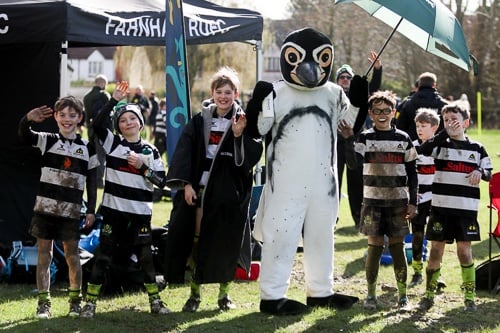 Farnham Rugby Club Minis go wild on
Birdworld-backed Jungle Tour