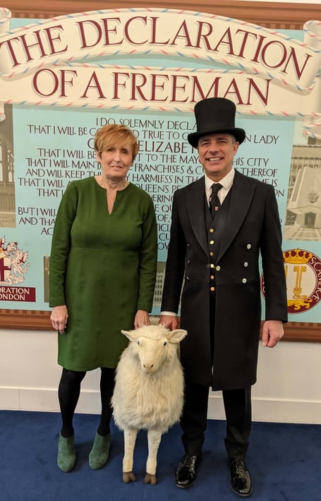 Farnham artist Susie Lidstone with the Beadle of the City of London, and a sheep.