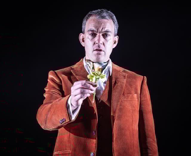 One-man show tells the tragic story of Oscar Wilde