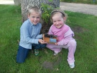 Metal detecting children discover a bomb in their garden 
