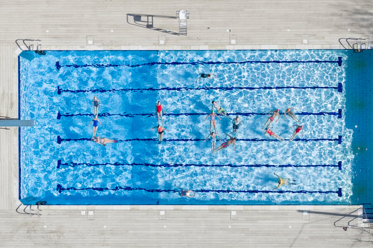 PETERSFIELD: Swimmers announce the new name of Petersfield Pool in Hampshire. The Pool has changed its name from "Open Air Pool" to "Lido"
Photograph By Chris Gorman / BIg ladder