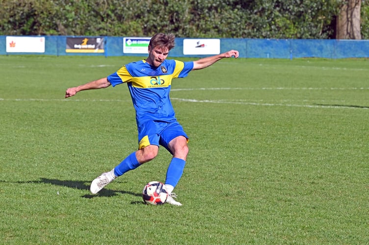 Petersfield Town's Harry Close in action against Hamworthy Recreation (Photo: Malcom Wells)